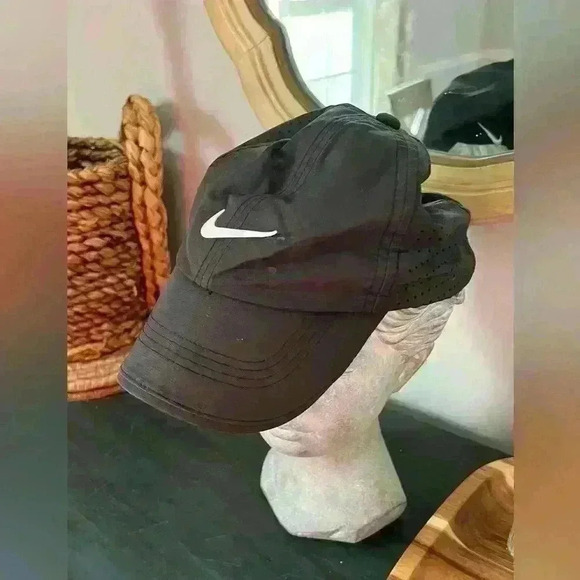 Women’s Nike Golf Black Hat OSFM - Picture 1 of 4